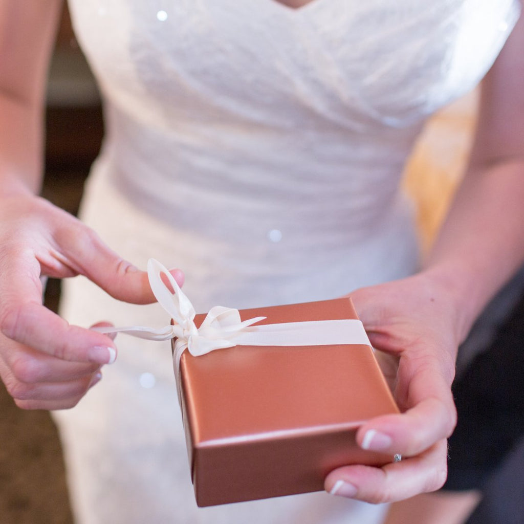 Which Gifts to Buy for Your Bride To Be Girlfriend This Christmas? - Symila Fashion