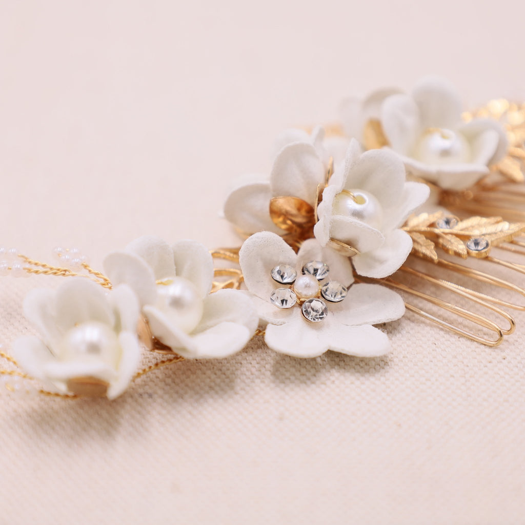 white flower hair comb for bride with clear rhinestone and gold comb