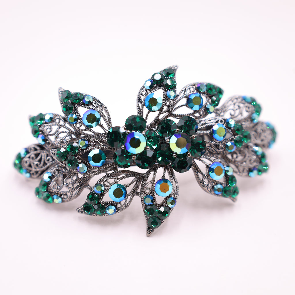 Hair accessory in emerald green, perfect for special occasions like weddings. Suitable for mother of the bride or groom.