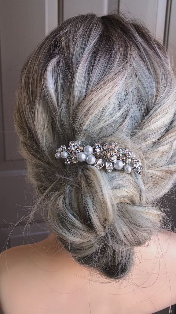 pearl hair accessory for bride