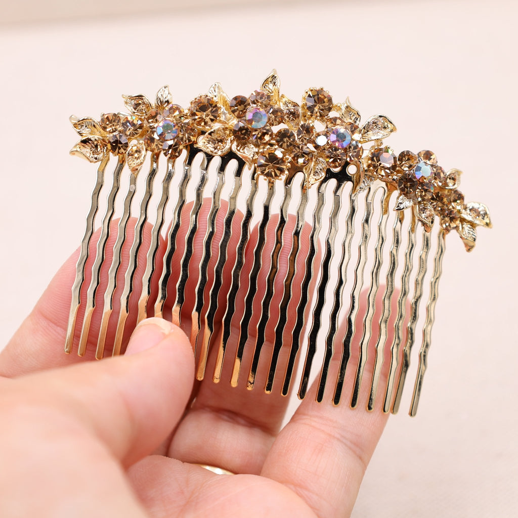 Crystal Adorned Side Hair Comb: Enhance Your Look with Glamorous Elegance