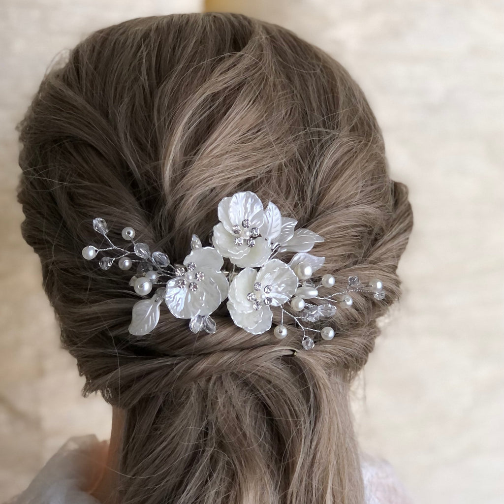 Elegant bridal hair accessory with acrylic flowers and rhinestones
