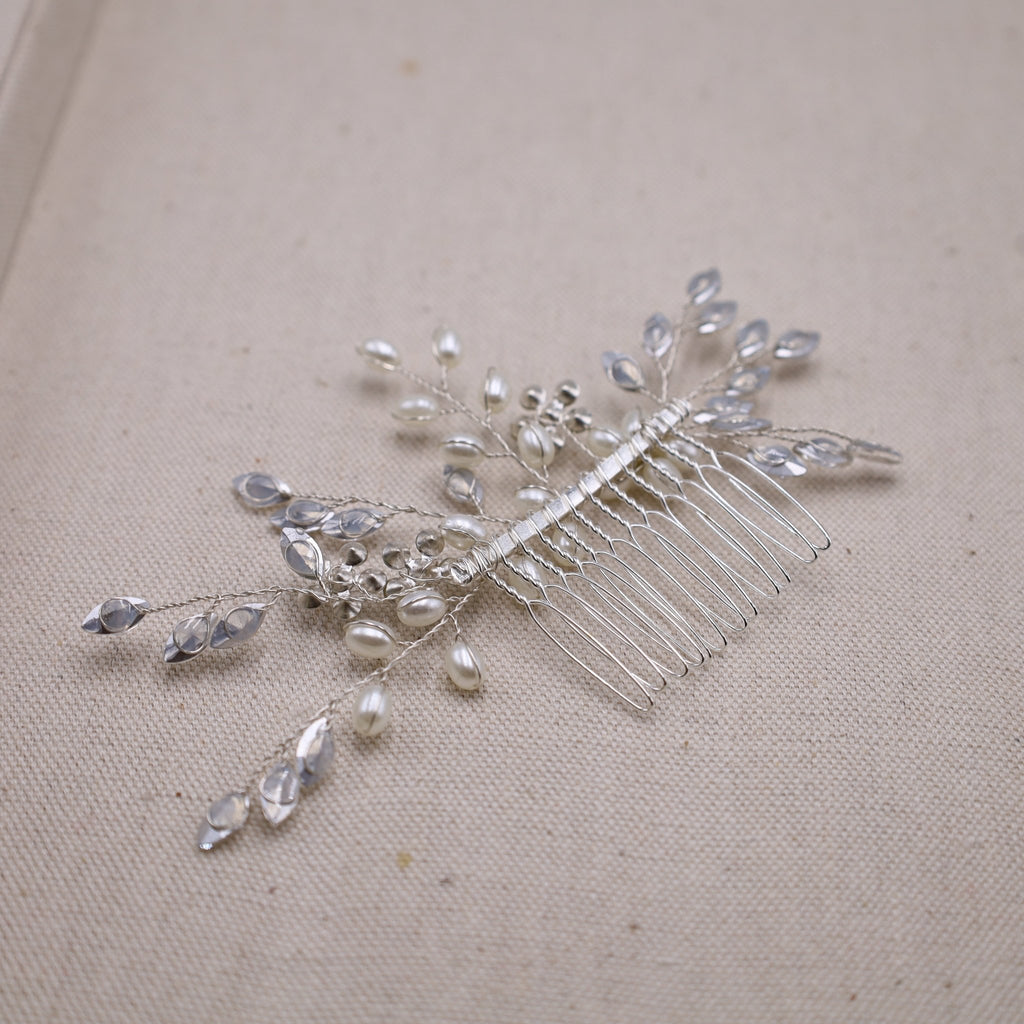 A modern and timeless bridal hair accessory, perfect for achieving a chic and polished look on your special day.